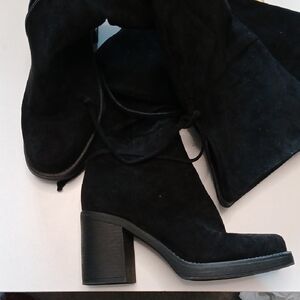 Abaete Sophisticated Black Suede Heeled Boots